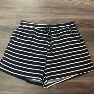 Cute Pull On Shorts EUC